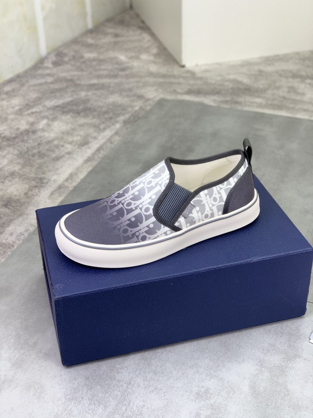 微商相册测试鞋子-Dior Patterned Canvas Slip-On Shoes — side