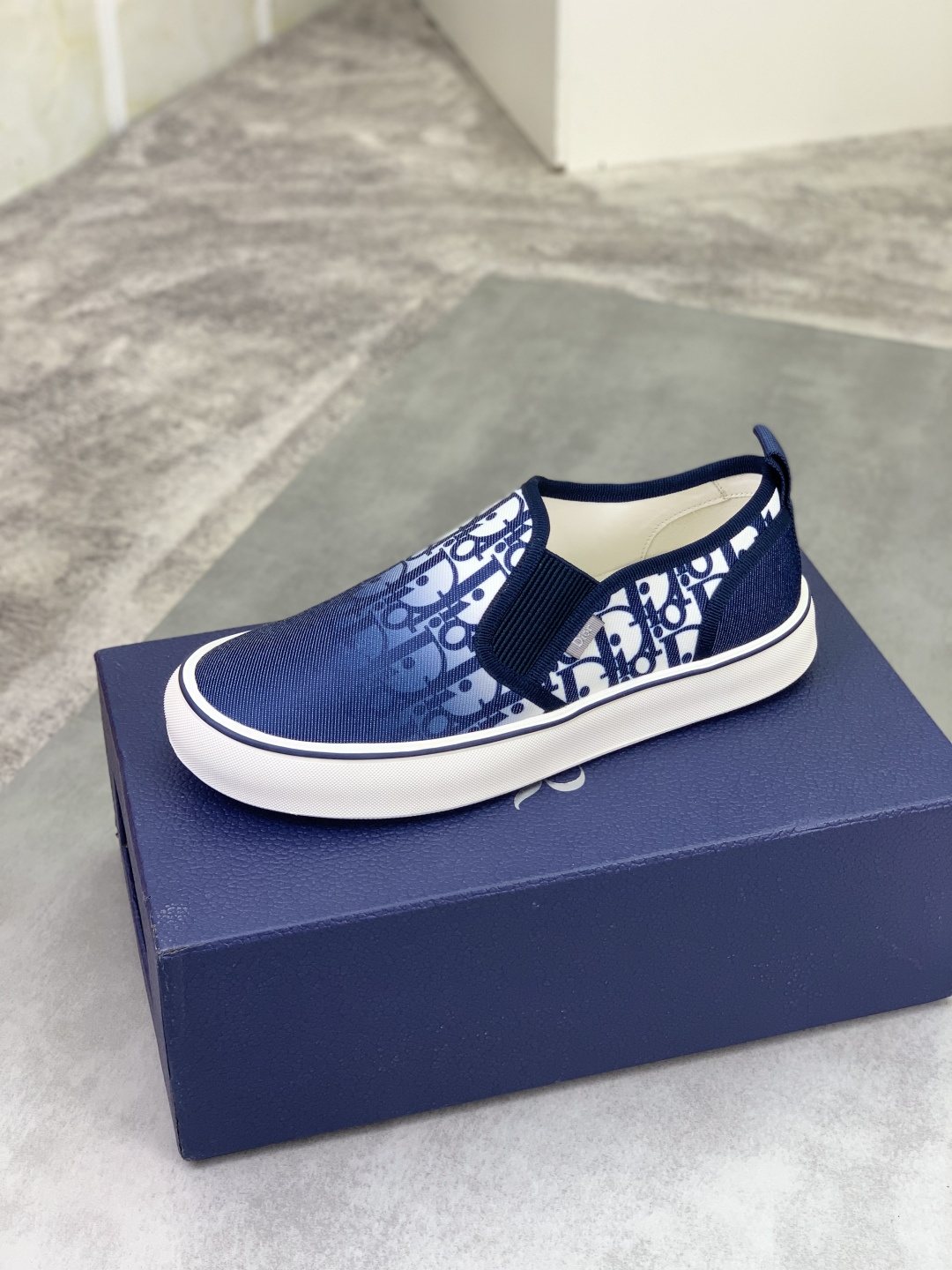 微商相册测试鞋子-Dior Patterned Canvas Slip-On Shoes — front