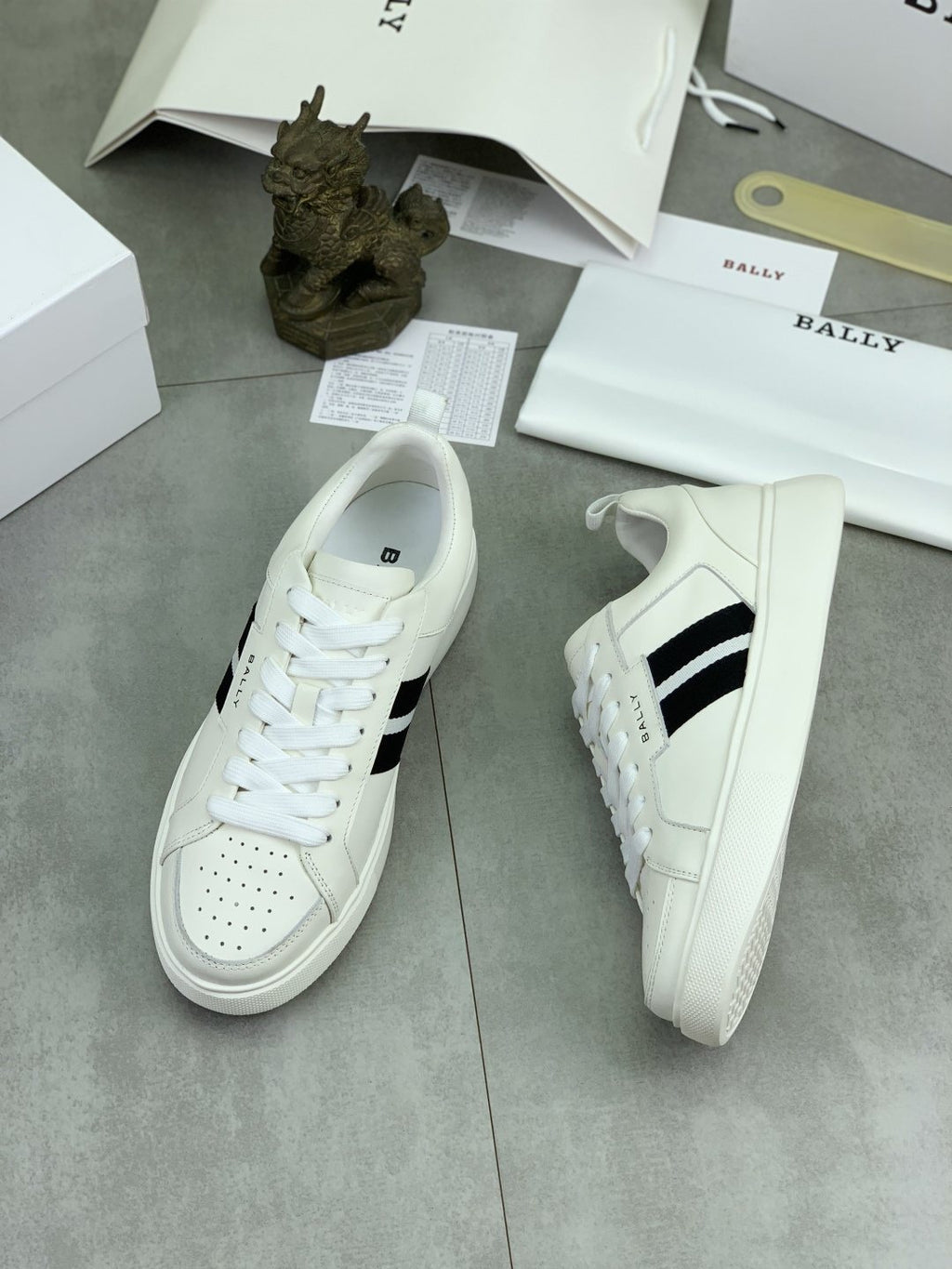 微商相册测试鞋子-Bally Double-Stripe Low-Top Sneakers — front