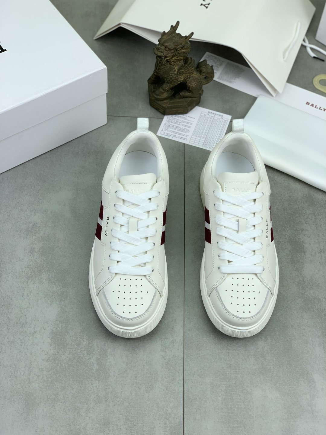 微商相册测试鞋子-Bally Double-Stripe Low-Top Sneakers — front