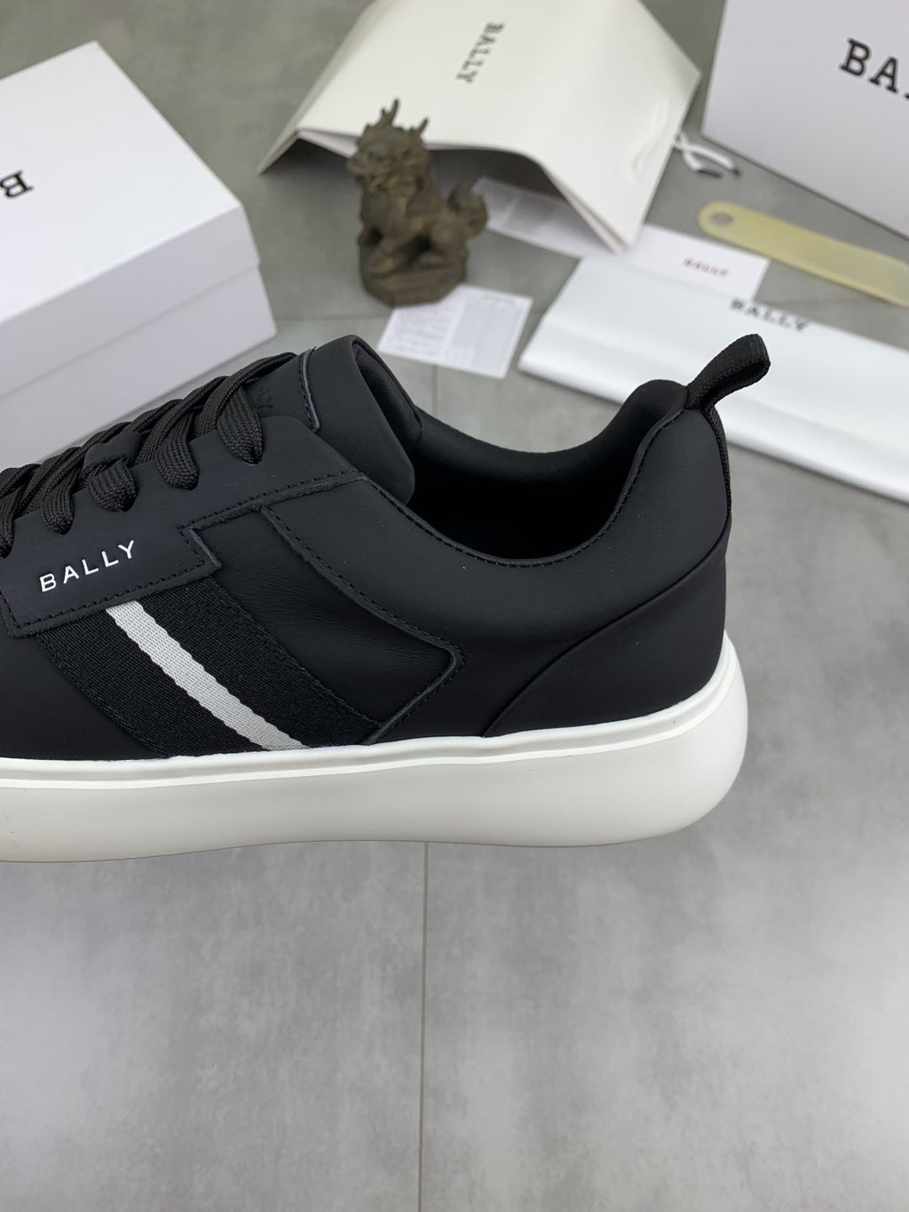微商相册测试鞋子-Bally Double-Stripe Low-Top Sneakers — front