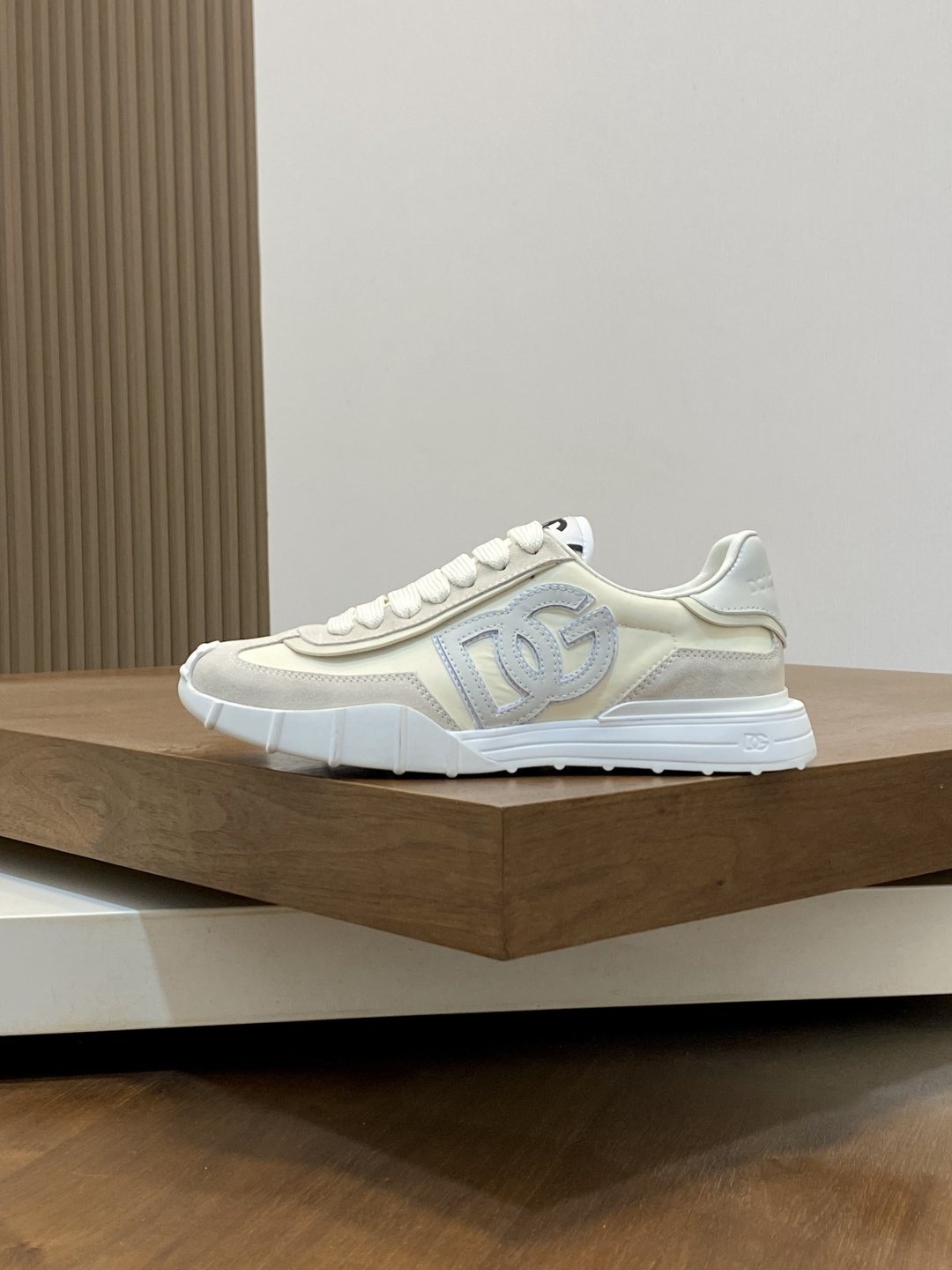 Dolce & Gabbana Low-Top Leather Sneakers — side