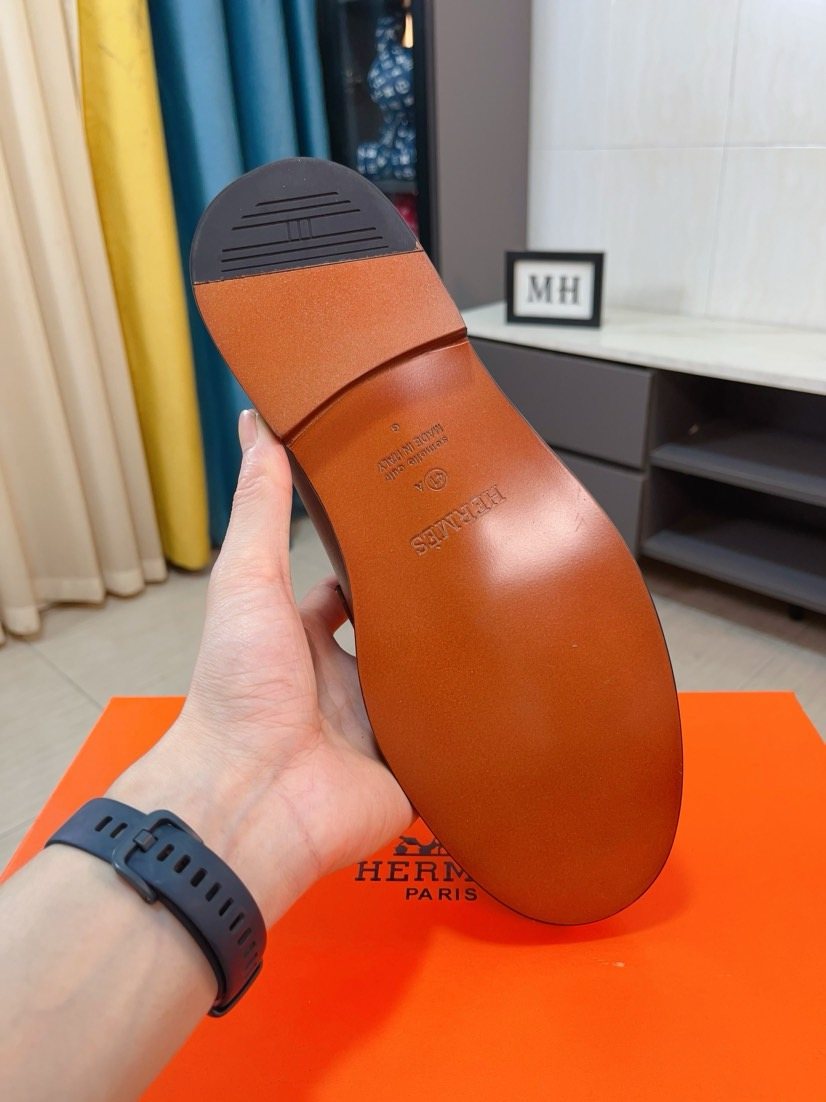 Hermès Textured Contrast-Trim Loafers — detail