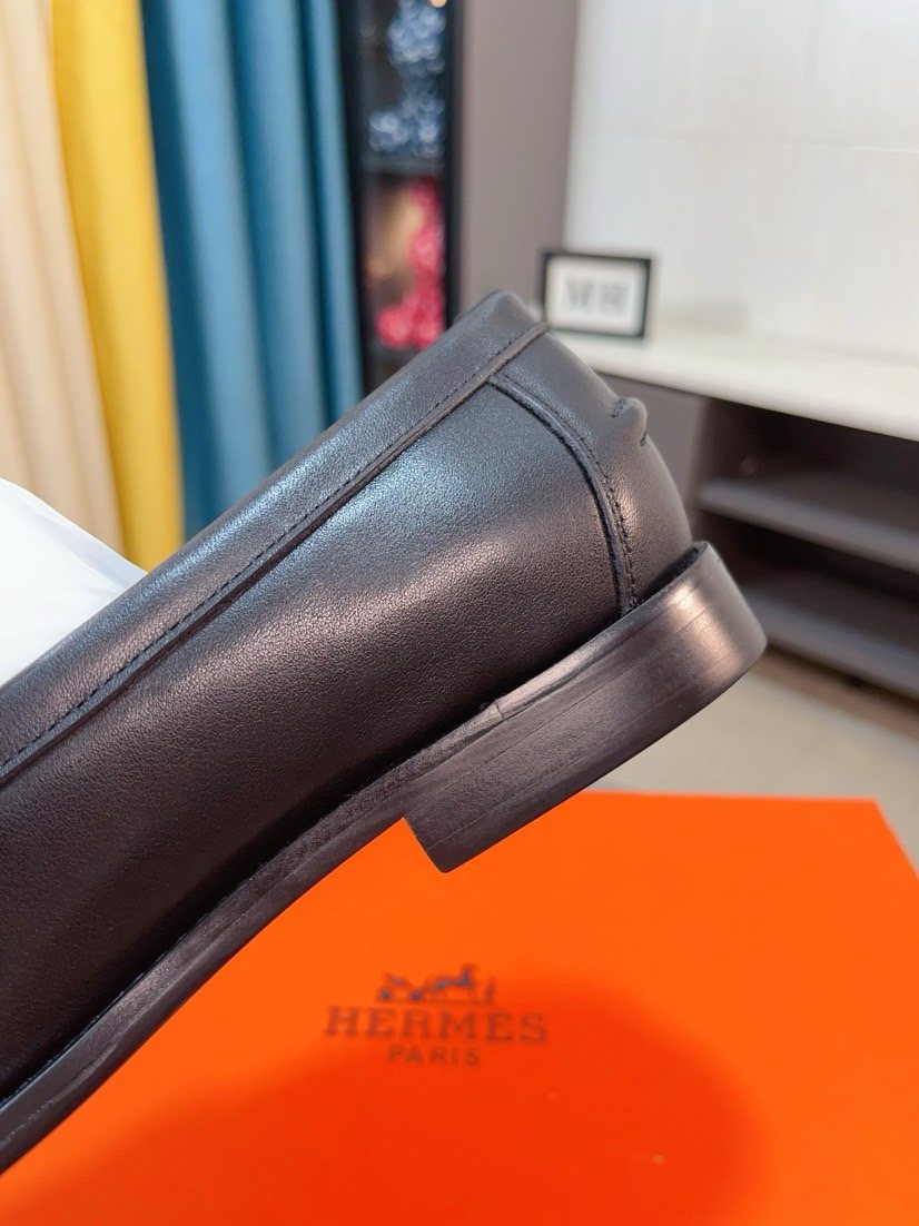 Hermès Textured Contrast-Trim Loafers — detail